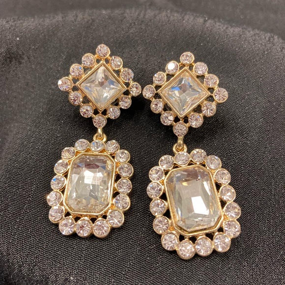 EARRINGS. Gold tone n Stones. Stunning - Picture 4 of 11